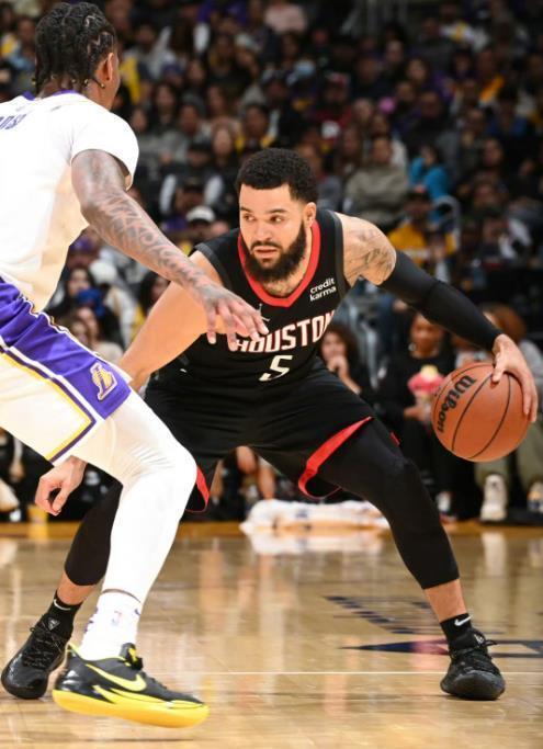 OAV, 以出任控球, Ei