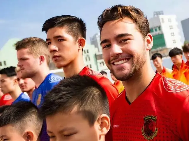 却被埋没, 收入能拿到, 足球的泡沫